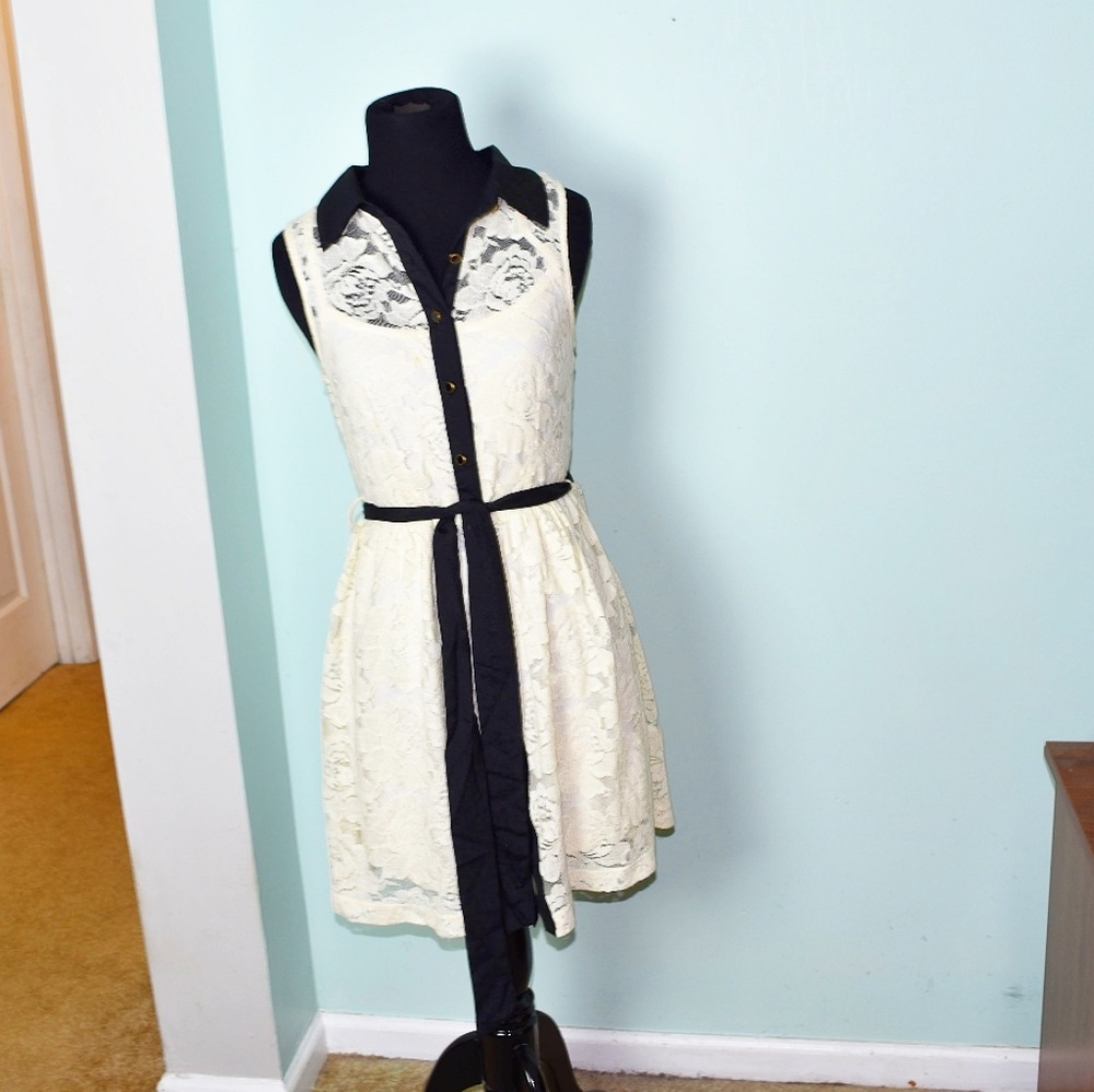 Monteau Cream Lace Flowy Dress